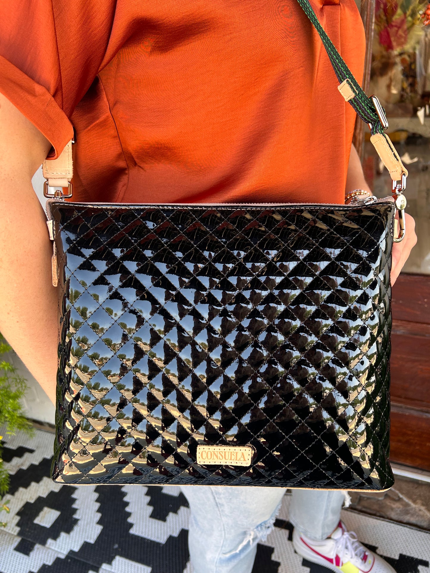 Consuela Downtown Crossbody, La Reina