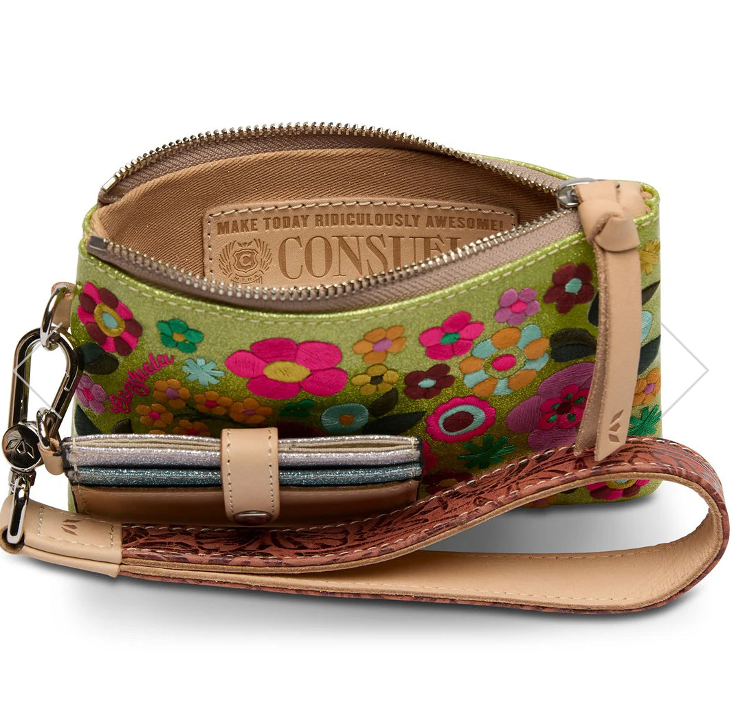 Consuela Combi, Buzzy