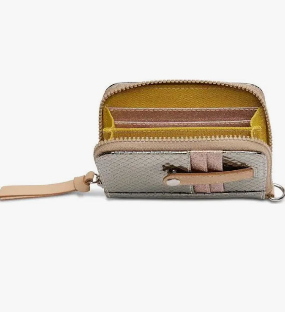 Consuela Zippy Wallet, Kyle