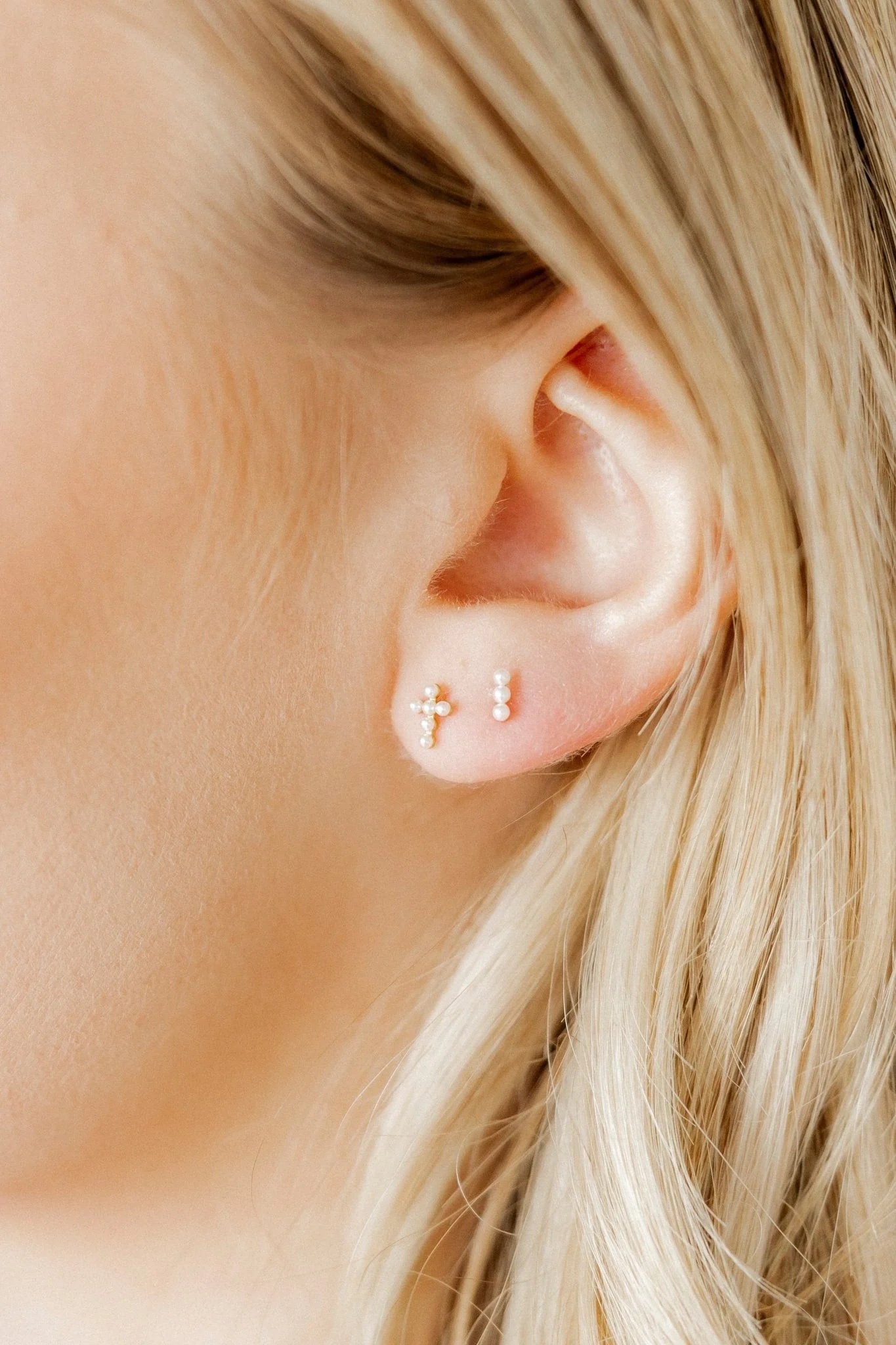 Screwbackstud Earrings-Clara Cross Gold Sparkle